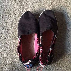 TOMS shoes